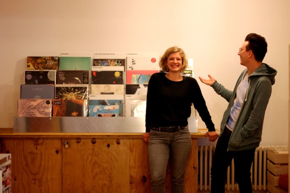 Geschäftsleiterin Kim Schelbert und Musikchef Kilian Mutter vor der Eröffnung von 3FACH RECORDS